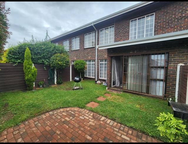 3 BEDROOM TOWNHOUSE FOR SALE IN BRACKENHURST